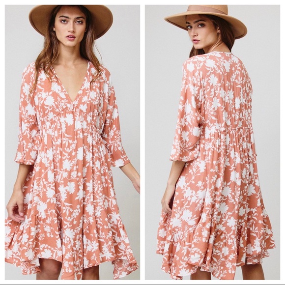 ShopEvelynne Dresses & Skirts - 29. Fabulous asymmetrical hem floral dress